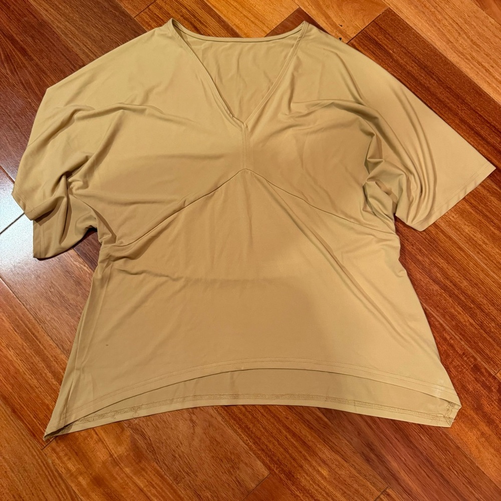 Batwing top XL gold NWOT